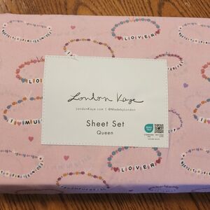 Swiftie friendship bracelet queen sheet set